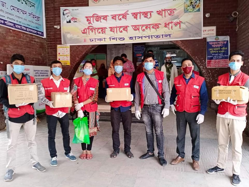 ঢাকা শহরের বিভিন্ন যায়াগায় স্যানিটাইজার বিতরণ এর অংশ বিশেষ