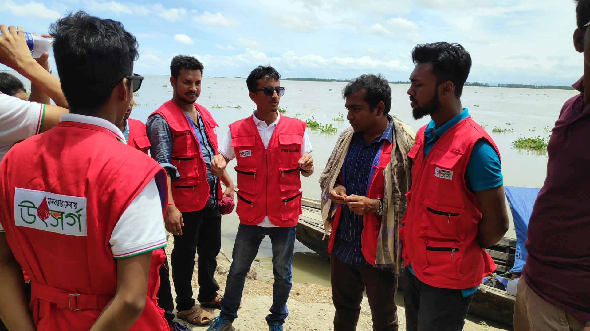 বন্যর্তদের পাশে আমরা-কুড়িগ্রাম