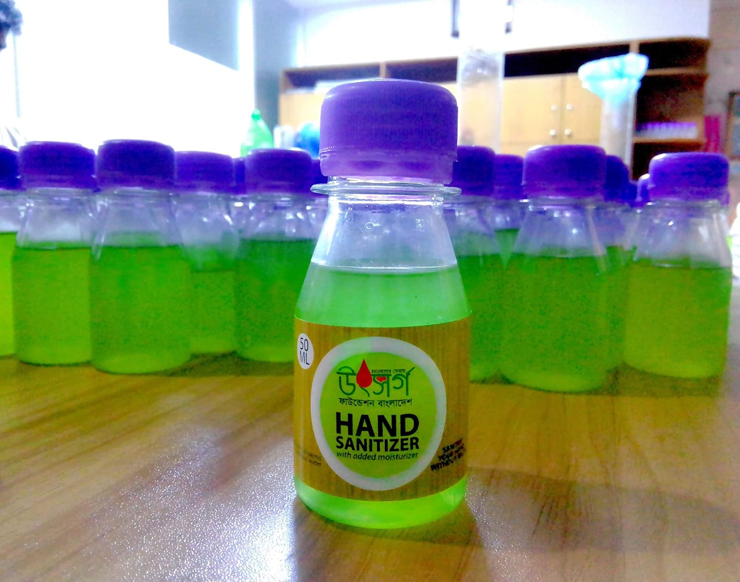 ঢাকা শহরের বিভিন্ন যায়াগায় স্যানিটাইজার বিতরণ এর অংশ বিশেষ